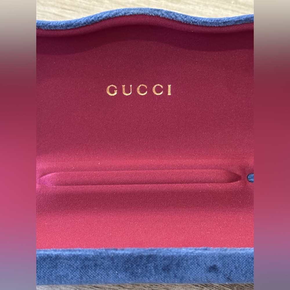 AUTHENTIC GUCCI HARD SHELL SUNGLASSES CASE BLUE VELOUR Excellent velvet